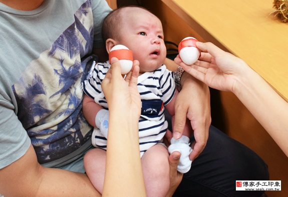 蔡寶寶(台中北區嬰兒寶寶滿月剃頭理髮、免費嬰兒剃胎毛儀式吉祥話)。中國風會場，爸媽寶貝免費穿「日中韓」古裝禮服。專業拍照、DVD光碟、證書。★購買「臍帶章、肚臍章、胎毛筆刷印章」贈送：剃頭、收涎、抓周，三選一。 2015.09.19 照片5